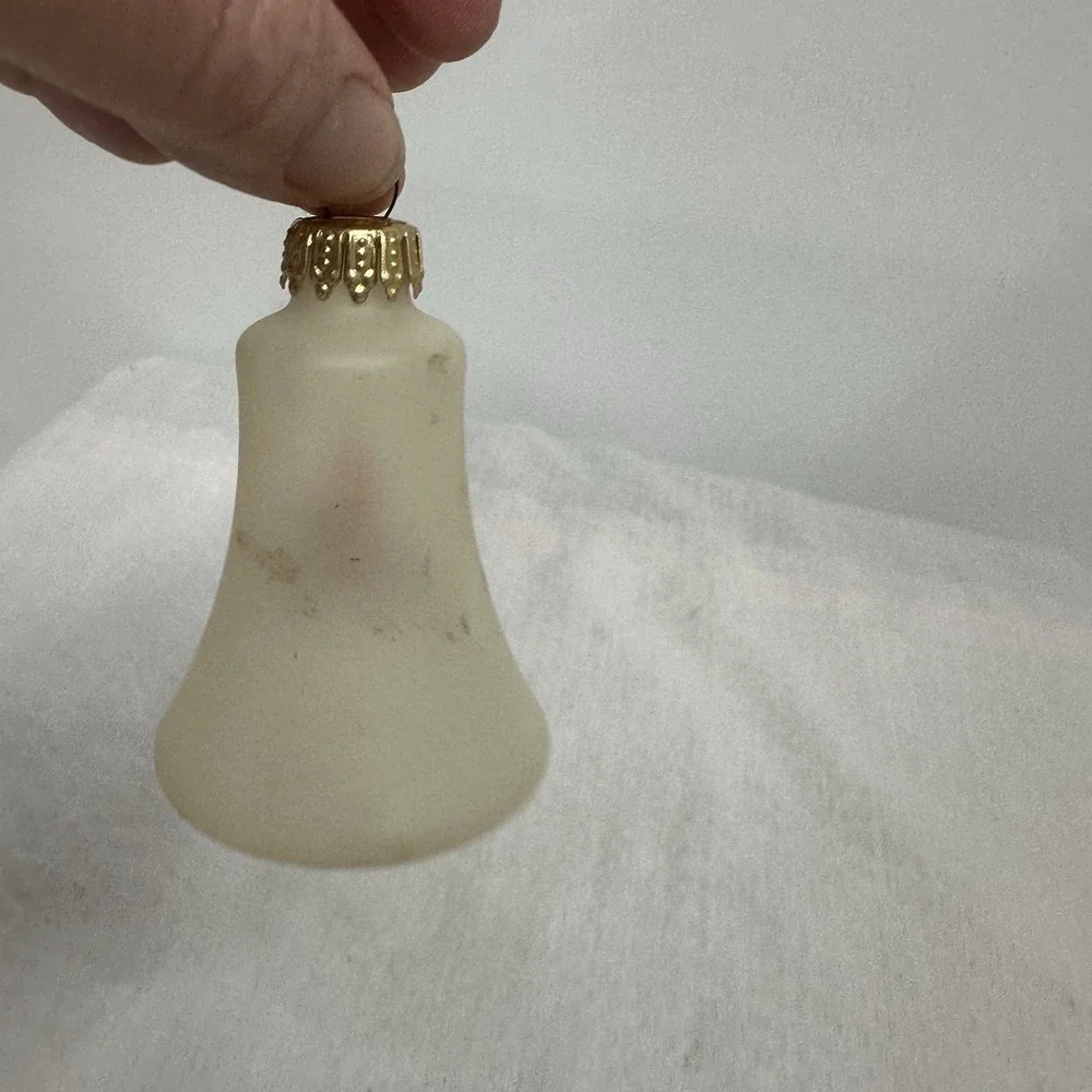 One Antique West German Hand‎ Blown Mercury Glass Bell Ornament Candle Pine Bow